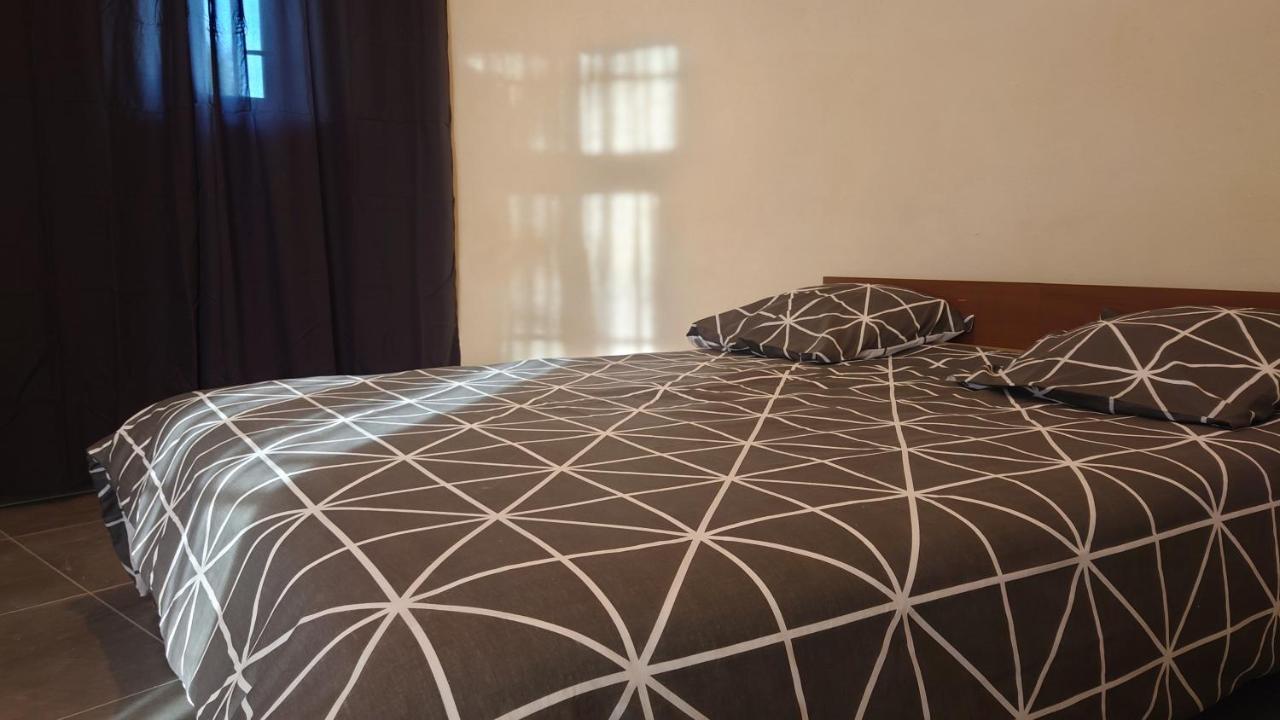 Connaux Appartement De La Tour מראה חיצוני תמונה