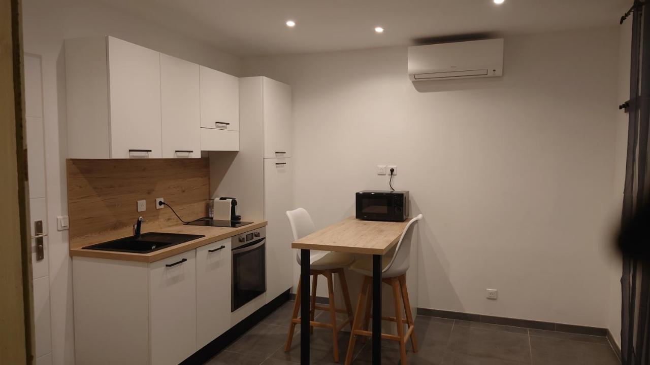 Connaux Appartement De La Tour מראה חיצוני תמונה